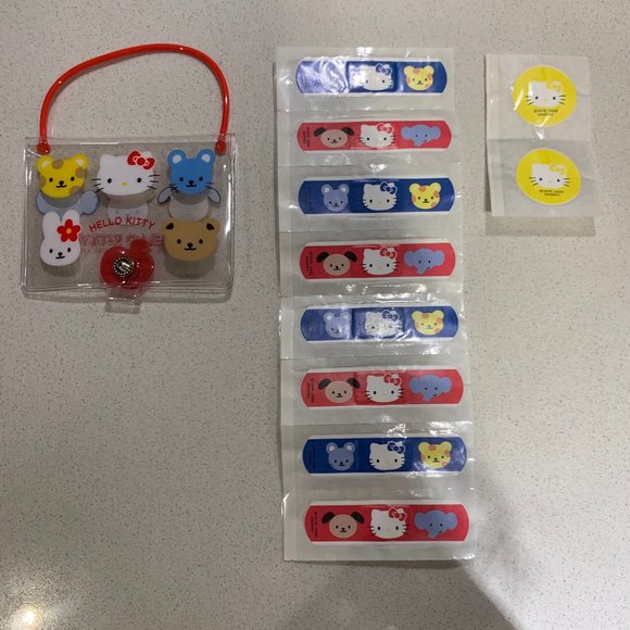 VINTAGE 2000 HELLO KITTY BANDAID PACK MADE IN JAPAN - Picture 1 of 7